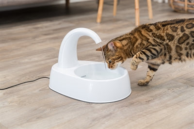 Trixie Drinking Fountain Curved Stream Plastic White 25X35X24.5 Cm 2,6 Ltr