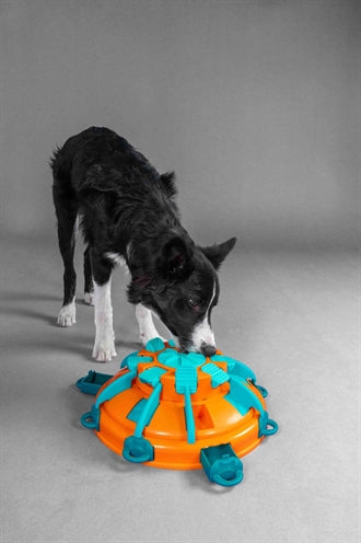 Nina Ottosson Tower Of Treats Orange / Blue